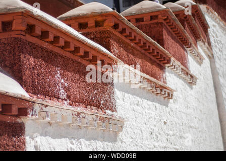 Close up of the Potala Palace earthquake-proof architecture.