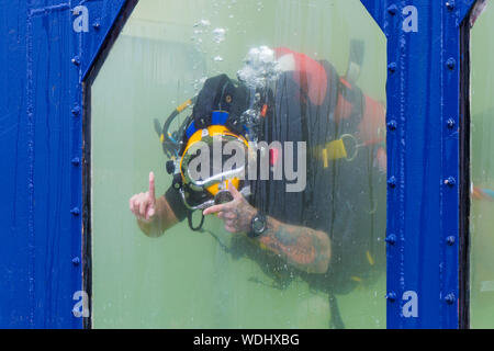 Bournemouth, UK. 29th August 2019. Up to a million people are set to descend on Bournemouth over the next four days as the 12th annual Bournemouth Air Festival gets underway. Children have fun interacting with the diver in the dive tank and getting splashed. Credit: Carolyn Jenkins/Alamy Live News Stock Photo