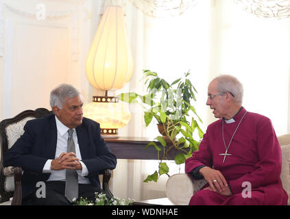 Colombo, Sri Lanka. 29th Aug, 2019. The Archbishop of Canterbury Justin Welby (R) speaks with Sri Lankan Prime Minister Ranil Wickremesinghe (L) during a meeting in Colombo. (Photo by Krishan Kariyawasam/Pacific Press) Credit: Pacific Press Agency/Alamy Live News Stock Photo