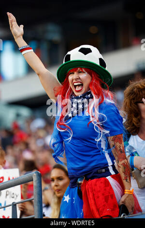Philadelphia, Pennsylvania, USA. 29th Aug, 2019. August 29, 2019: United States fan cheers her team on during the Victory Tour match between Portugal and the United States at Lincoln Financial Field in Philadelphia, Pennsylvania. Christopher Szagola/CSM Credit: Cal Sport Media/Alamy Live News Stock Photo