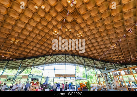 England, Berkshire, Windsor, Windsor Great Park, The Savill Garden, The Savill Building designed by Glen Howells Architects, Interior View Featuring T Stock Photo