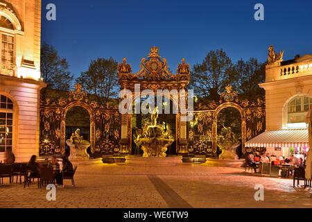 France, Meurthe and Moselle, Nancy, place Stanislas (former Place Royale) built by Stanislas Leszczynski, king of Poland and last duke of Lorraine in the eighteenth century, classified World Heritage of UNESCO, Jean Lamour cafe and foutain of Neptune by night Stock Photo