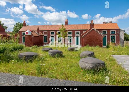 France, Pas de Calais, Bruay la Buissiere, quoted electricians, built in 1856 to house the miners of the n ° 1 pit of Bruay, currently open to the public following a redevelopment project, urban cottage Stock Photo