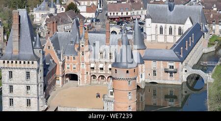 France, Eure et Loir, Mantenon, the castle of Maintenon (aerial view) Stock Photo