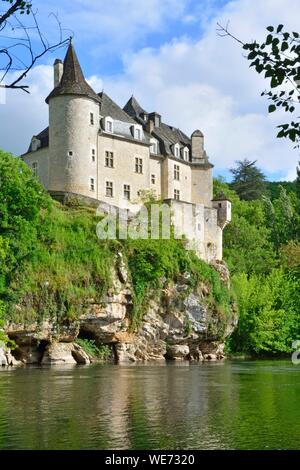 France, Lot, Lacave, castle of la Treyne, hotel of the company Relais et Chateaux on the edge of the Dordogne river Stock Photo