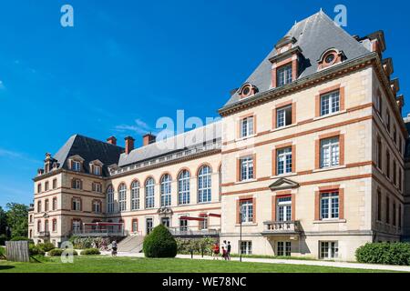 France, Paris, along the GR® Paris 2024, metropolitan long-distance hiking trail created in support of Paris bid for the 2024 Olympic Games, International University Campus, International House Stock Photo