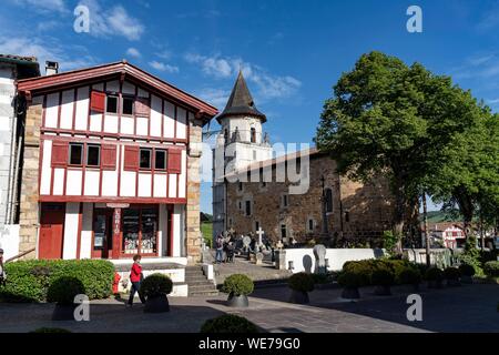 France, Pyrenees Atlantiques, Ainhoa, awarded the Most Beautiful Village of France, traditional labourdine half timbered house Stock Photo