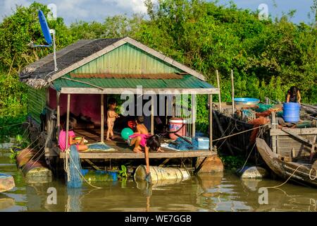 Cambodia, Kompong Kleang or Kampong Kleang, floating houses along the Tonle Sap lake Stock Photo