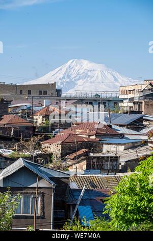 Armenia, Yerevan, houses of the Old Erevan, Mount Ararat (alt : 5165 m) in the background Stock Photo