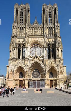 France, Marne, Reims, Notre Dame cathedral, Notre Dame Cathedral, facade and pedestrian plaza
