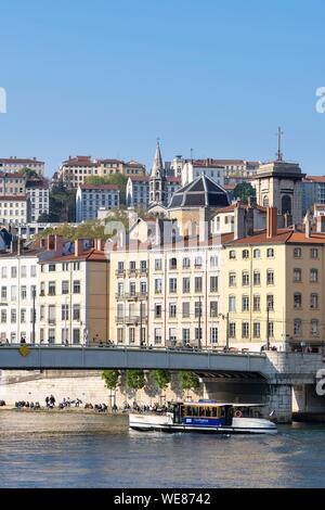 France, Rhone, Lyon, historic district listed as a UNESCO World Heritage site, Quai Saint-Vincent, bridge of la Feuillee over the Saone river and the Vaporetto shuttle boat Stock Photo