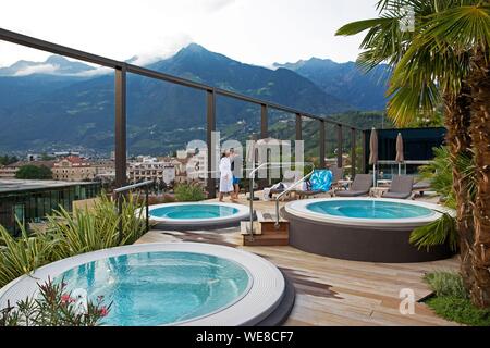 Italy, autonomous province of Bolzano, Merano, Jacuzzi on the roof terrace of the hotel Meran Meran overlooking the city of Merano and the surrounding mountains Stock Photo