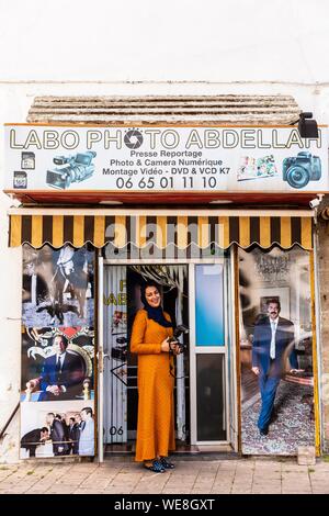 Morocco, Casablanca, Habous district, Zineb in front of his photographe shop Stock Photo