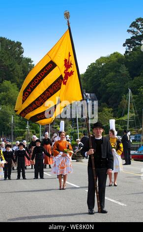 France, Finistere, Festival of Gorse Flowers 2015 in Pont Aven, Circle Ar Vro Vigoudenn of Pont l'Abbe Stock Photo