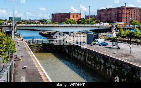 The Plimsoll Swing Bridge spanning Brunel lock at the entrance to Cumberland Basin and Bristol's floating harbour, Bristol UK Stock Photo