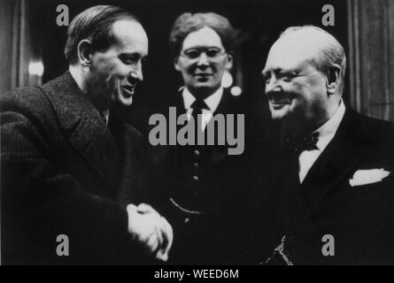 Winston Churchill with U.S. emissary, Harry Hopkins and his advisor Brendan Bracken outside Downing Street, 10th January 1941. Stock Photo
