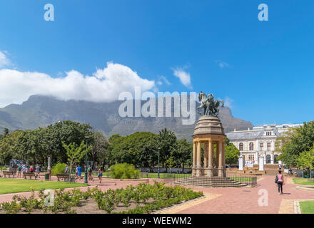 The Company's Garden with Delville Wood Memorial in foreground and Table Mountain and Iziiko South African Museum behind, Cape Town, South Africa Stock Photo