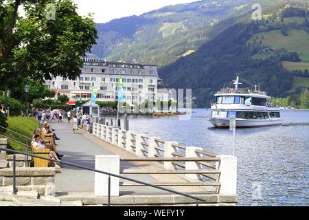 Uferpromenade in Zell am See Stock Photo