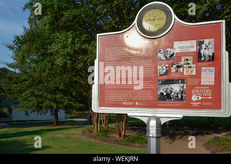 A Mississippi Country Music Trail historical marker for Sun Record recording artist, Elvis Presley, A path to his fame at the Elvis Birthplace Museum Stock Photo