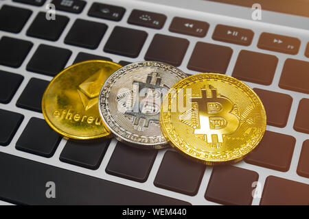 physical version of bitcoin that is a new virtual money world cryptocurrency and digital payment system by using blockchain technology Stock Photo