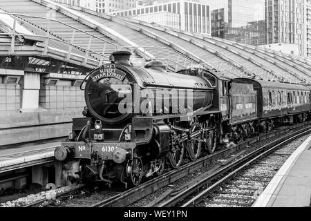 LNER Class B1, 61306 Mayflower, at Waterloo Station Stock Photo