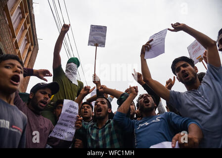 Srinagar, Jammu and Kashmir, India. 16th Aug, 2019. Kashmir protesters chant slogans while holding placards during the demonstration.Hundreds of people have held a street protest in Kashmir as India's government assured the Supreme Court that the situation in the disputed region is being reviewed daily and unprecedented security restrictions will be removed over the next few days. Credit: Idrees Abbas/SOPA Images/ZUMA Wire/Alamy Live News Stock Photo