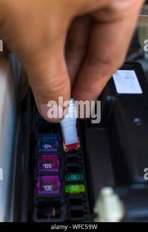 Fuse box for car, replacing the fuse High resolution image gallery
