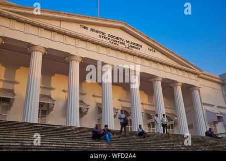 Building of the Asiatic Society of Mumbai and State Central Library, Fort area, Mumbai, India, in colonial times the Bombay Town Hall Stock Photo