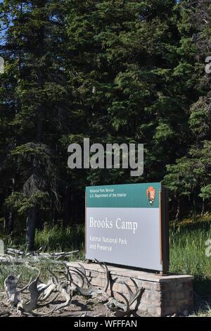 Katmai National Park, Alaska. U.S.A. June 26-28, 2019. Brooks Camp welcome sign.  Gateway to a world-class Coastal Brown Bear (Ursus arctos) habitat Stock Photo