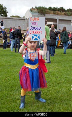 Edinburgh, Scotland, UK. 31st August 2019. A pro-European Union group held a protest in Edinburgh against the prorogation of Parliament. European Movement in Scotland organised a protest on Saturday 31 from 11.30am marching from the Foot of the Mound through the Royal Mile and ending up at the Scottish Parliament building. Stock Photo