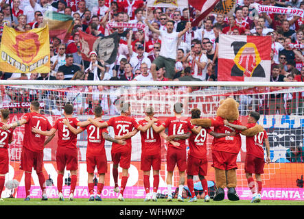 Germany. 31st August 2019. FCB Team celebration after the victory with fans, Philippe COUTINHO, FCB 10 Kingsley COMAN, FCB 29 Ivan PERISIC, FCB 14 Mickael (Michael) CUISANCE, FCB 11  Thomas MUELLER, MÜLLER, FCB 25 Lucas HERNANDEZ (FCB 21) Benjamin PAVARD, FCB 5 Niklas SUELE, FCB 4 Joshua KIMMICH, FCB 32 fcb0 David ALABA, FCB 27  FC BAYERN MUNICH - FSV MAINZ 05 6-1 - DFL REGULATIONS PROHIBIT ANY USE OF PHOTOGRAPHS as IMAGE SEQUENCES and/or QUASI-VIDEO -  1.German Soccer League , Munich, August 31, 2019  Season 2019/2020, matchday 03, FCB, München © Peter Schatz / Alamy Live News Stock Photo