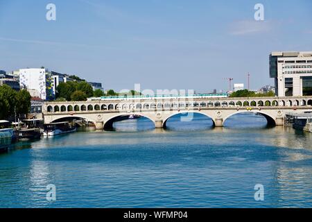 Line 6 train crossing the Pont de Bercy above the River Seine looking west, Paris, France Stock Photo