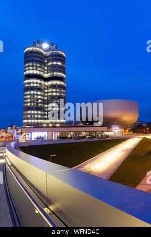 Germany, Bavaria, Munich, BMW headquarters, BMW Tower four-cylinder and BMW Museum, opened in 1973 and renovated in 2008 Stock Photo