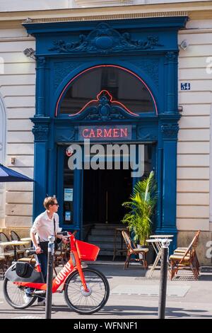 France, Paris, Pigalle district, Le Carmen, a cocktail bar located in the private mansion, which was Georges Bizet's residence and the place where he wrote his famous opera Carmen. Stock Photo