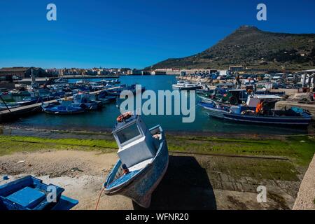 Italy, Sicily, Trapani, Egades archipelago, Favignana, the port, with Fort St Catherine in the back Stock Photo