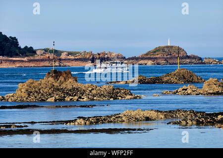 France, Cotes d'Armor, Ile de Brehat, ferry in the rocks of the channel Stock Photo