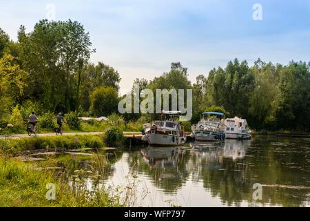 France, Somme, Valley of the Somme, Long, the banks of the Somme along the river, Pleasure boats and barges covered the river Stock Photo
