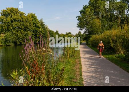 France, Somme, Valley of the Somme, Long, the banks of the Somme along the river Stock Photo