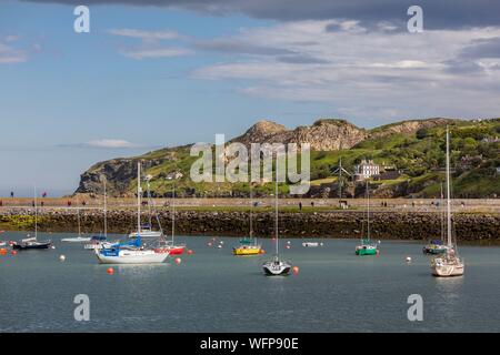 Ireland, Fingal County, Dublin's northern suburbs, Howth, the harbor and at the bottom, Balscadden Bay Stock Photo