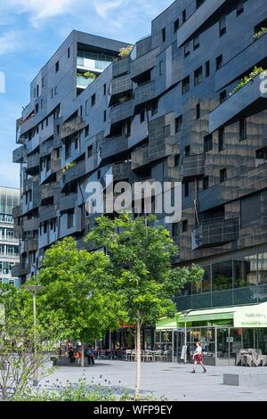 France, Paris, Paris Rive Gauche district, T8 - Le Nid building, office and housing complex by the architect Rudy Ricciotti Stock Photo
