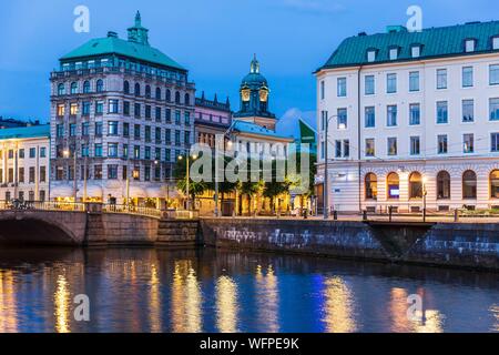 Sweden, Vastra Gotaland, Goteborg (Gothenburg), Hamm-Kanalen with a view of the bell tower of Gothenburg Cathedral Stock Photo