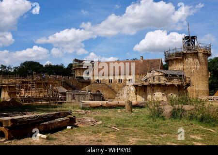 France, Yonne, Treigny, Guedelon, building of the castle according to a model and medieval processes Stock Photo