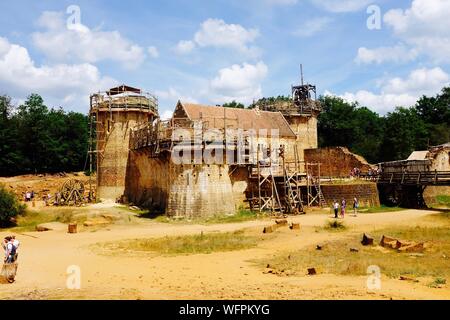 France, Yonne, Treigny, Guedelon, building of the castle according to a model and medieval processes Stock Photo