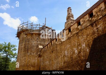 France, Yonne, Treigny, Guedelon, building of the castle according to a model and medieval processes Stock Photo