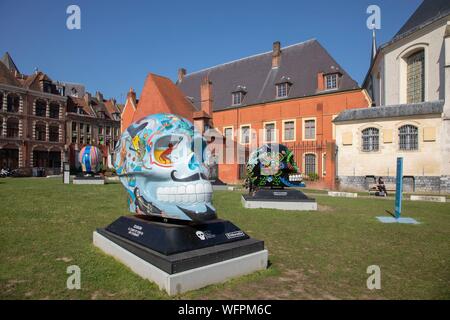 France, Nord, Lille, ilot contesse in the neighborhood of Lille, Lille 3000 Eldorado, painted giant skulls that evoke the famous Mexican death festivals Stock Photo