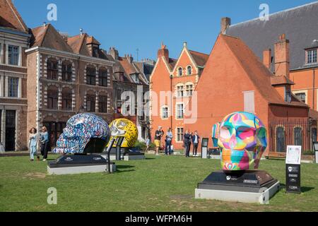 France, Nord, Lille, ilot contesse in the neighborhood of Lille, Lille 3000 Eldorado, painted giant skulls that evoke the famous Mexican death festivals Stock Photo