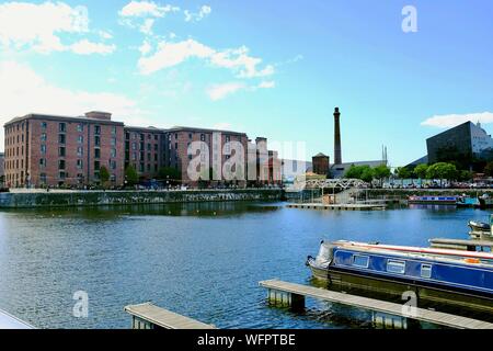 United Kingdom, Liverpool, Albert Dock, listed as World Heritage by UNESCO, boat on Mersey river Stock Photo