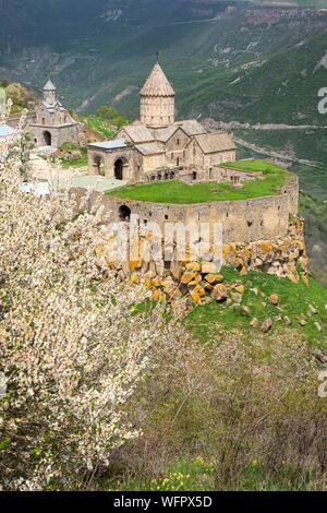 Armenia, Syunik region, 9th century Tatev monastery overlooks the Vorotan canyon Stock Photo