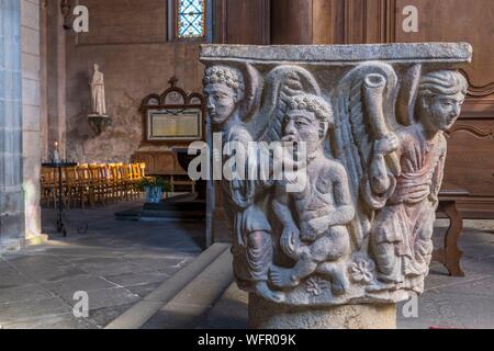 France, Puy de Dome, Mozac, Saint Pierre and Saint Caprais church, Quatre Anges and Quatre Vents capital Stock Photo