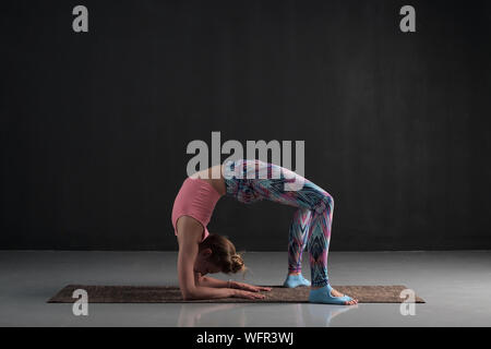Wheel Pose Back Bend Vinyasa Flow ♡ Urdhva Dhanurasana Full Body Yoga -  YouTube